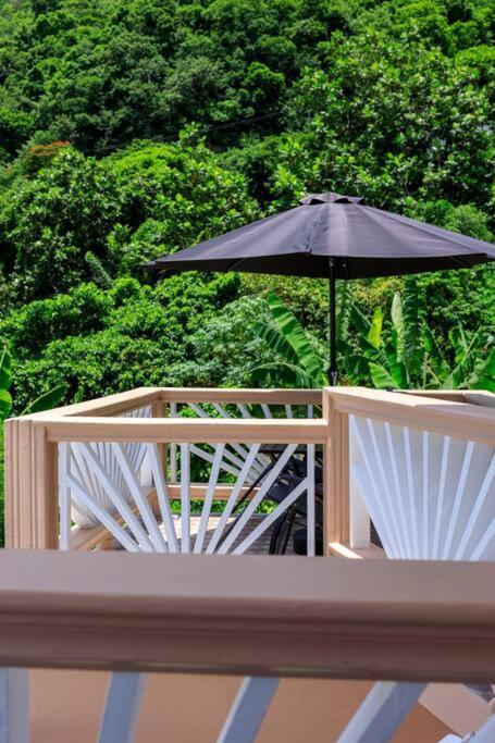 Maggie'S Inn Soufrière Exterior foto
