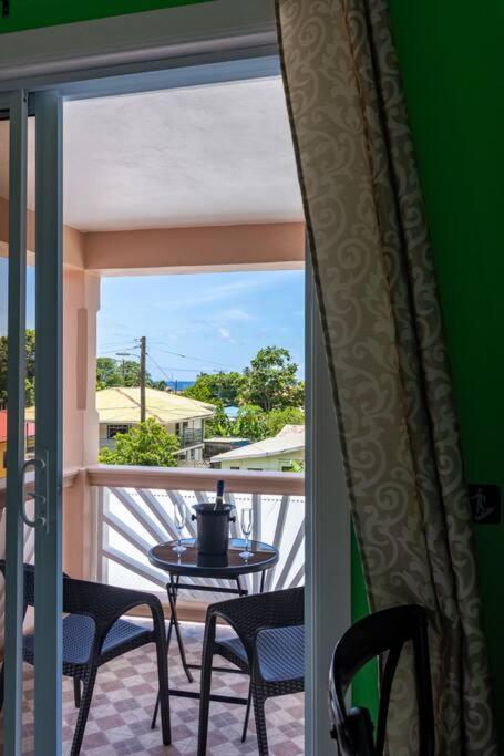 Maggie'S Inn Soufrière Exterior foto